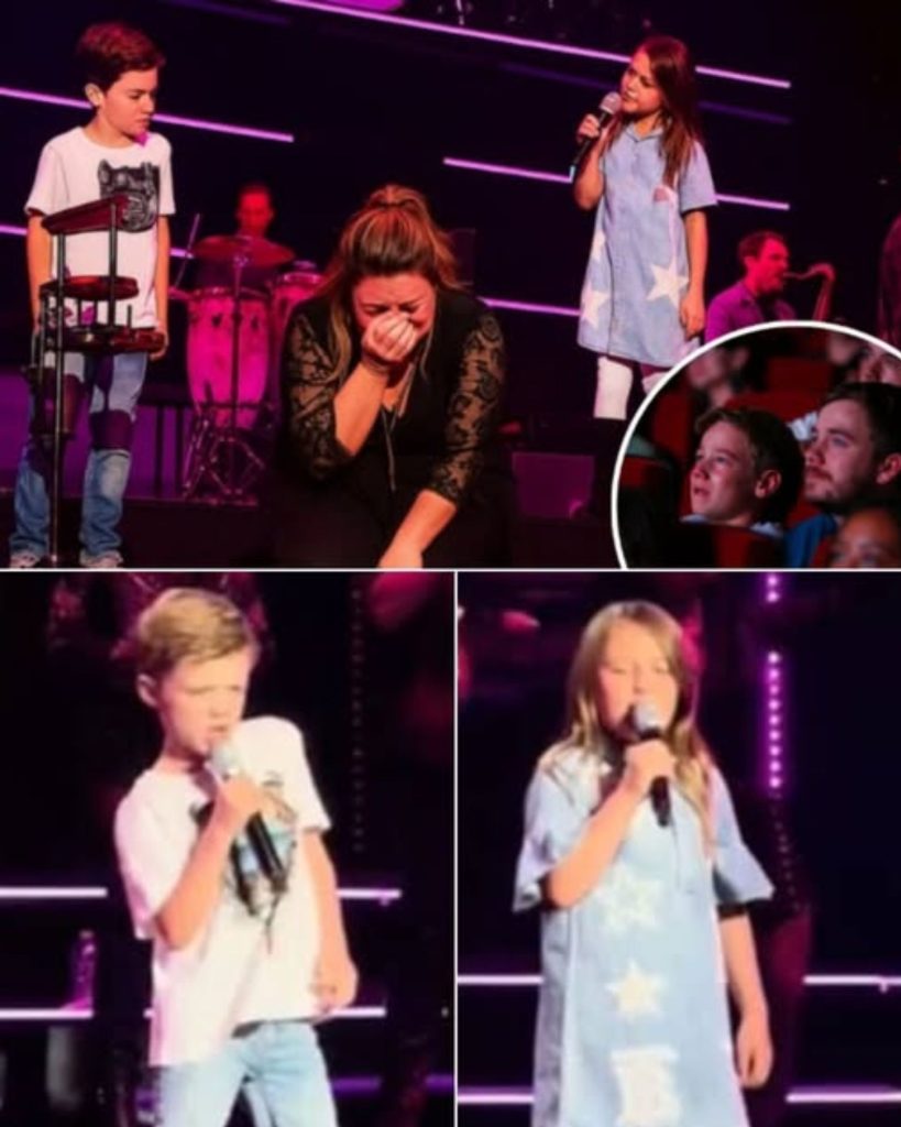 Kelly Clarkson with her children on stage